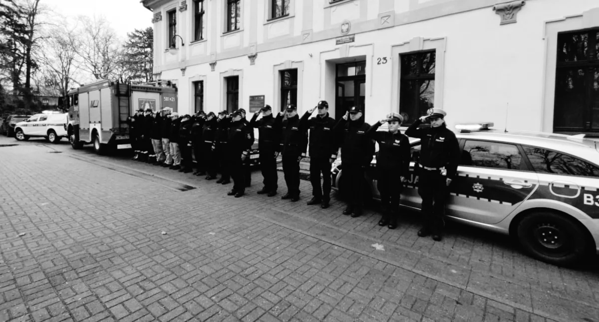 Strażacy i policjanci z Wołowa upamiętnili tragicznie zmarłego kolegę