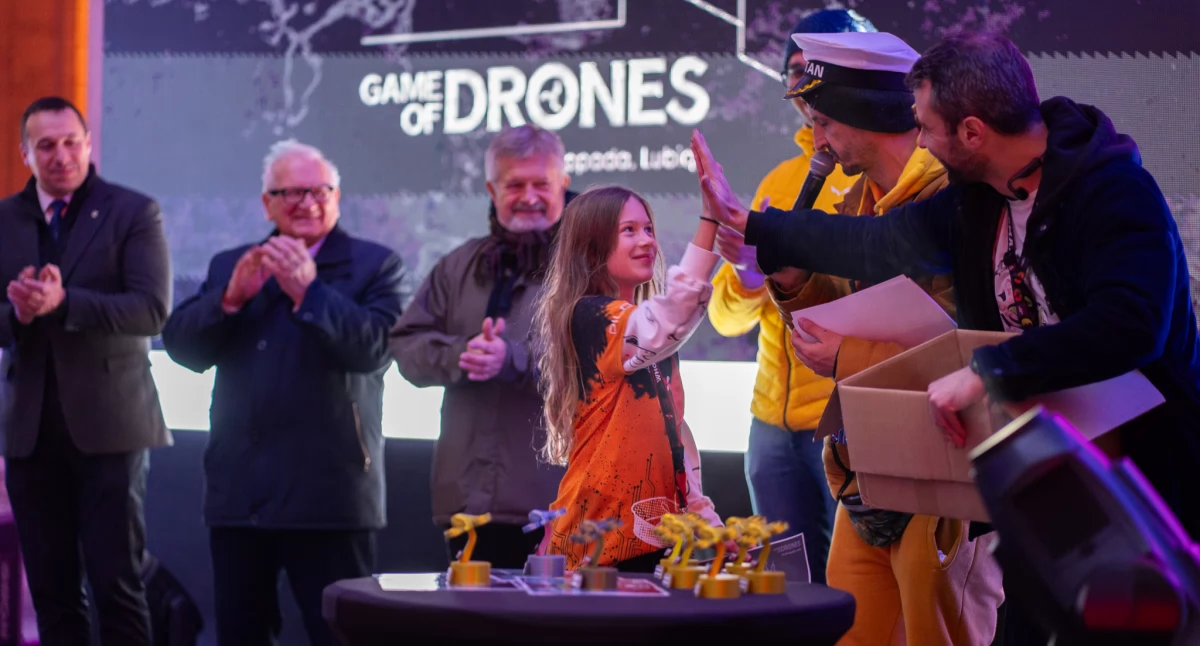 [FOTO] Drugi dzień Game of Drones. Najlepsi piloci dronów z Polski i Europy rywalizowali w Lubiążu
