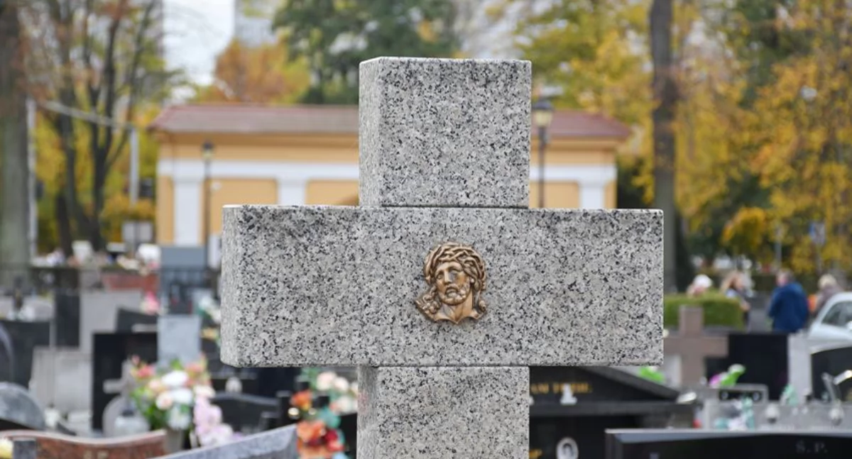 Rząd planuje podwyżkę zasiłku pogrzebowego do 7000 zł z coroczną waloryzacją 