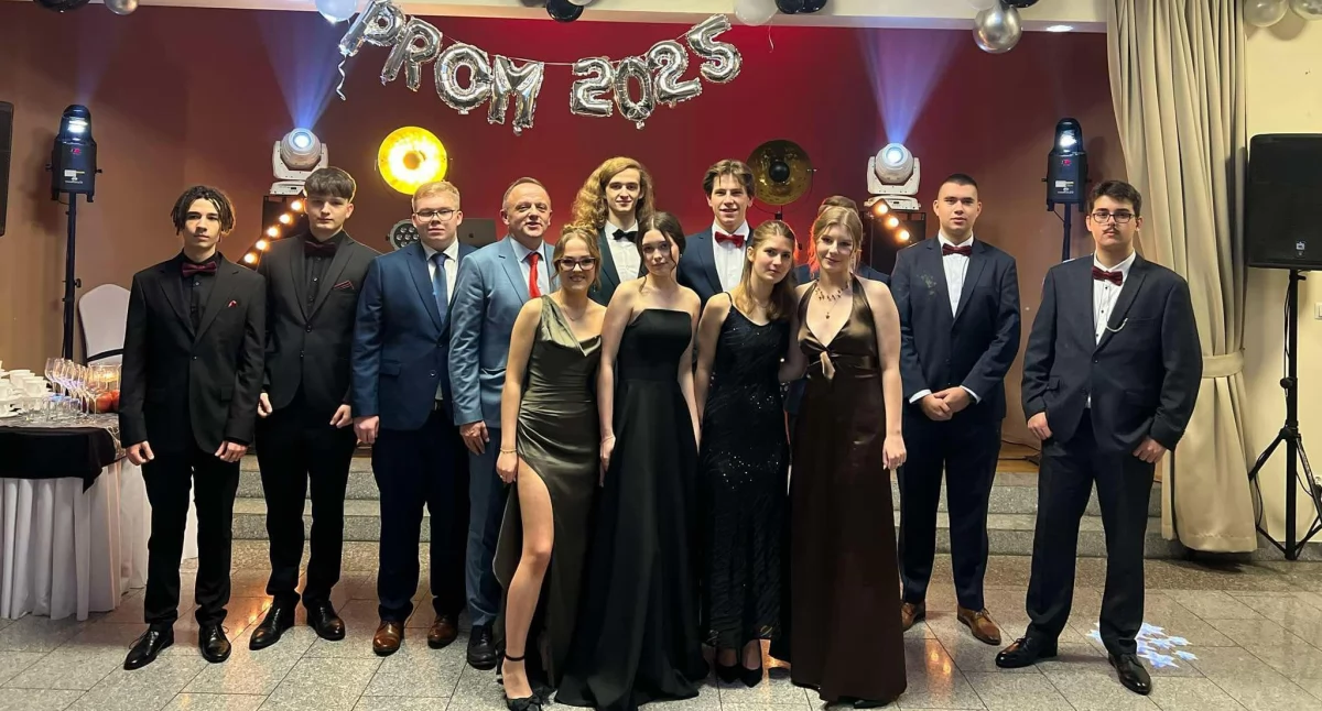 Tak uczniowie Kopernika bawili się na studniówce [ZDJĘCIA]