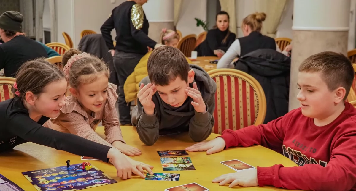 Karty, pionki, kostki. Planszówkowe szaleństwo w Dolnobrzeskim Ośrodku Kultury