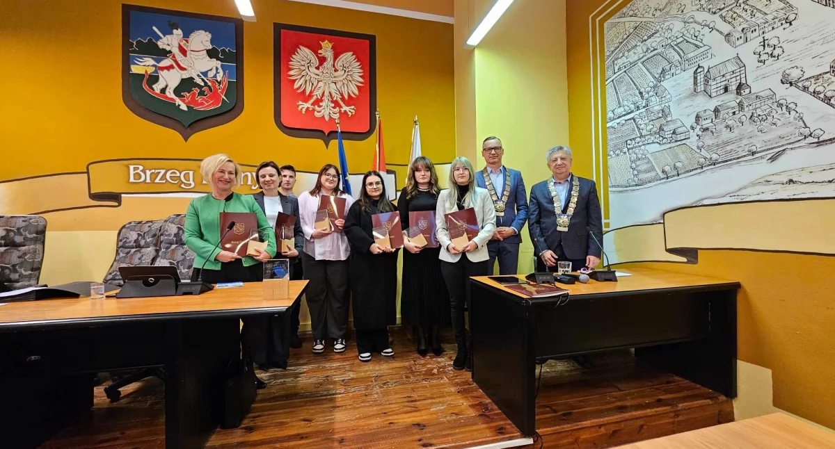Stypendia Burmistrza rozdane podczas sesji Rady Miejskiej