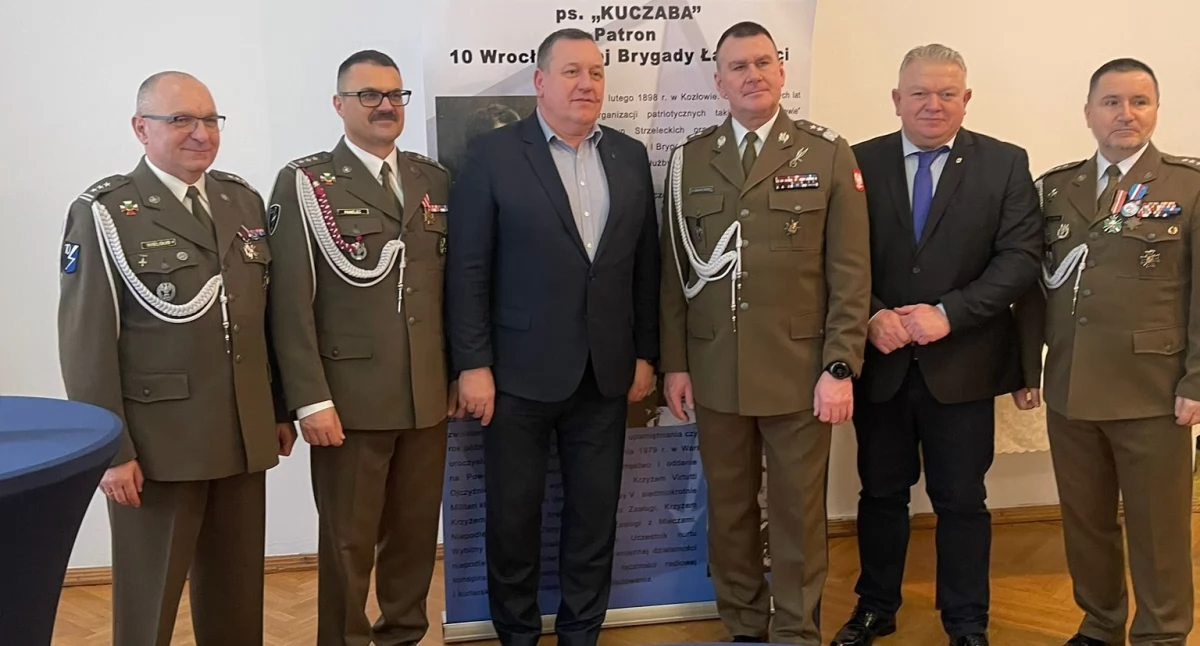 Uroczysta zmiana dowództwa w 10 Wrocławskiej Brygadzie Łączności