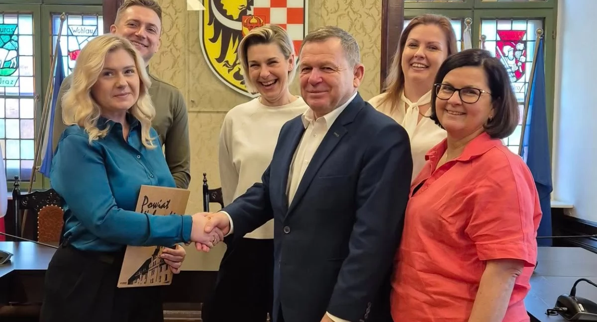 Powiat Wołowski podpisał umowę z Fundacją „Drzewko Szczęścia”