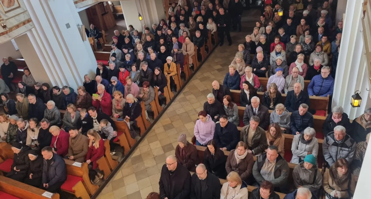 [ZDJĘCIA] Oratorium Pasyjne – spotkanie z muzyką sakralną w Wołowie