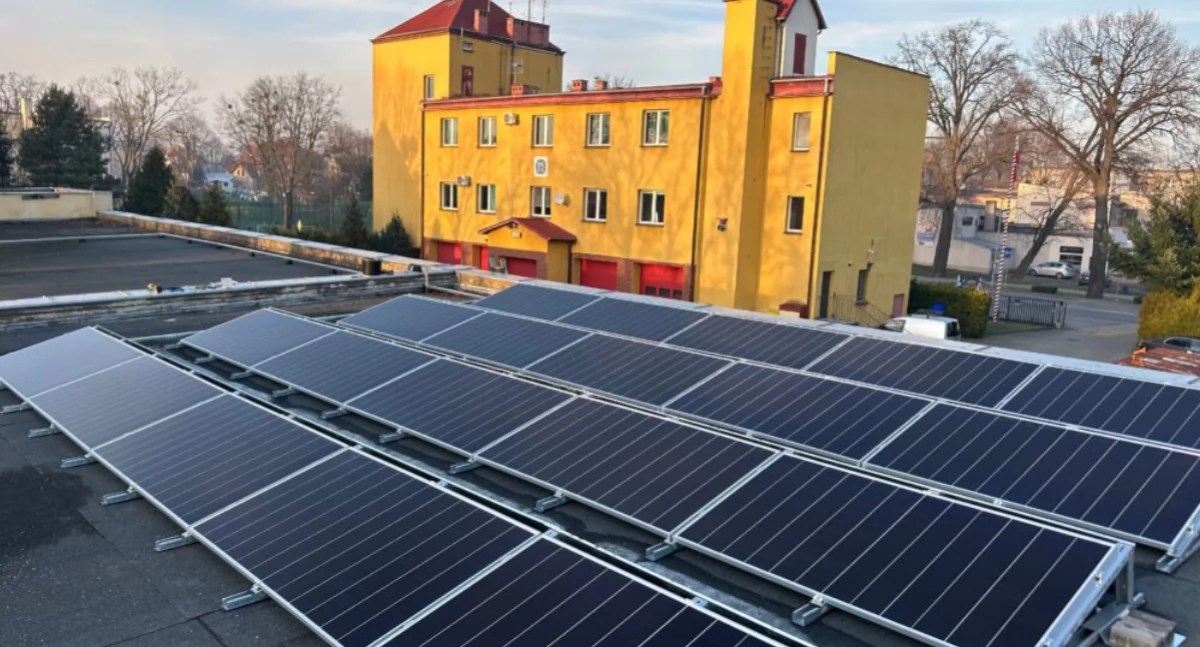Jednostki straży pożarnej zasilane czystą energią dzięki panelom słonecznym EDP 