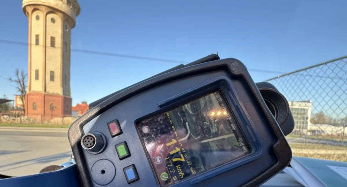 Pędził oplem 117 km/h w terenie zabudowanym. Stracił prawo jazdy i zapłaci 2000 zł mandatu