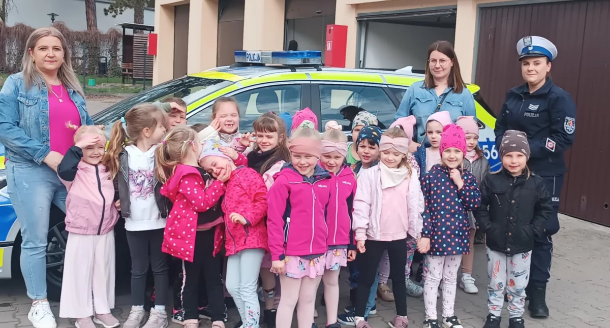 Mali detektywi w wielkiej komendzie