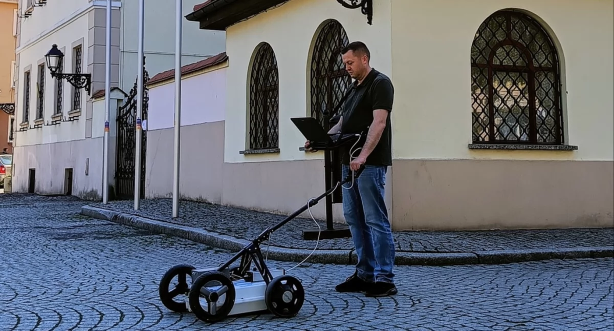 Czy Rynek w Wołowie skrywa tajemnice? Rozpoczęto badania georadarowe