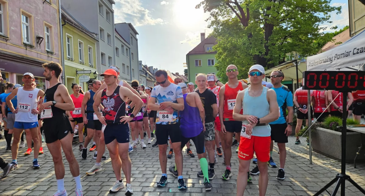 Rozpoczął się 11. Bieg Flagi w Wołowie [ZDJĘCIA]