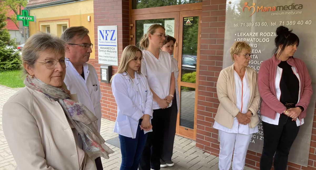 Wołów w hołdzie tragicznie zmarłemu lekarzowi – minuta ciszy w Przychodni Manamedica