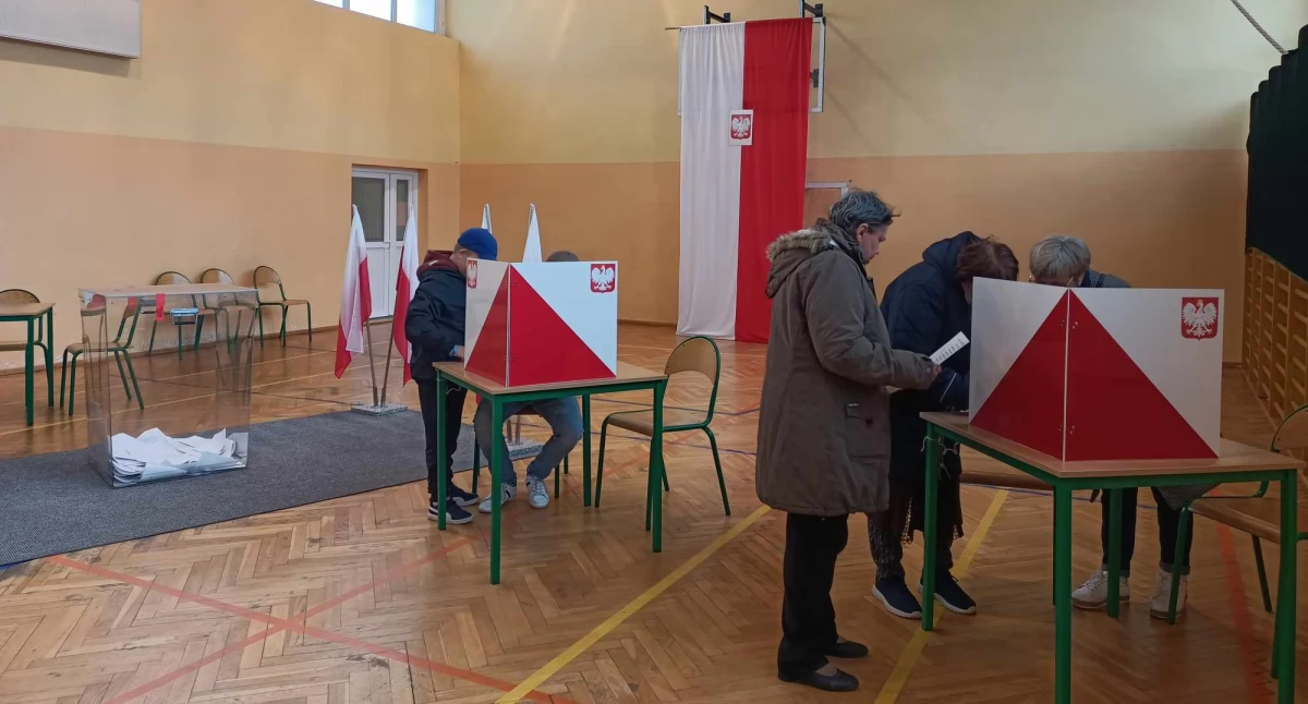 Trwają wybory na Prezydenta Rzeczypospolitej Polskiej. Powiat wołowski głosuje – niższa frekwencja do godz. 12.00 niż pięć lat temu