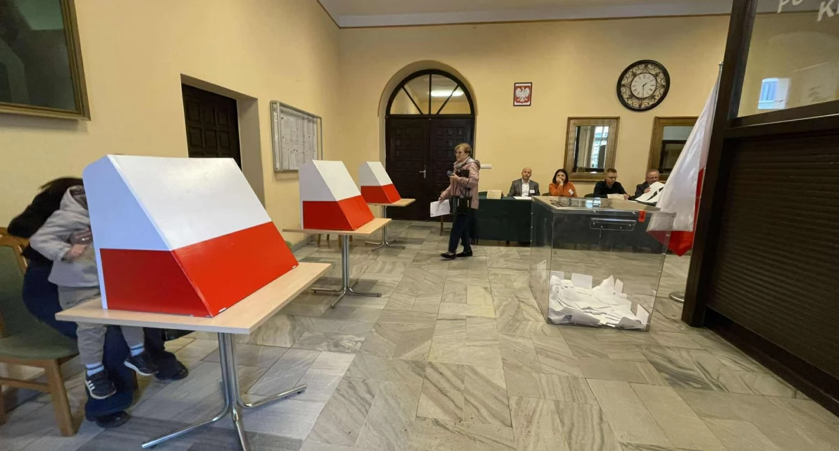Czy powtórzymy frekwencyjny wynik z 2020 roku? Prawie połowa mieszkańców powiatu już zagłosowała