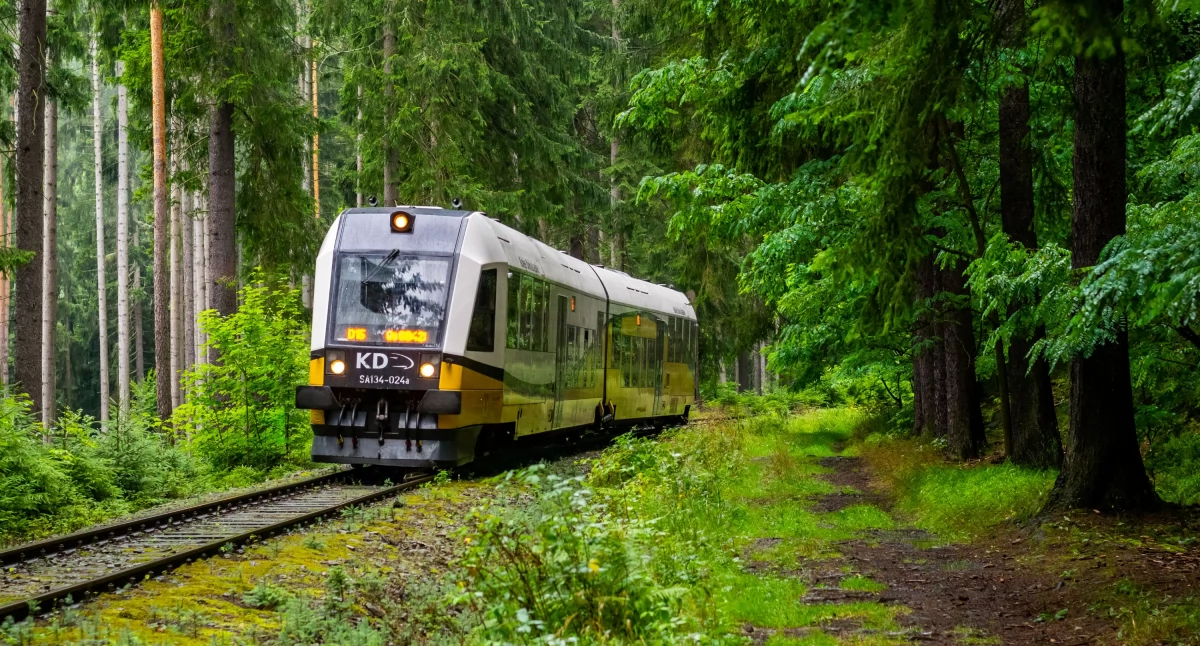Karpacz wraca na mapę kolejową!  Aż 14 par pociągów w weekendy i KD Retro na trasie!