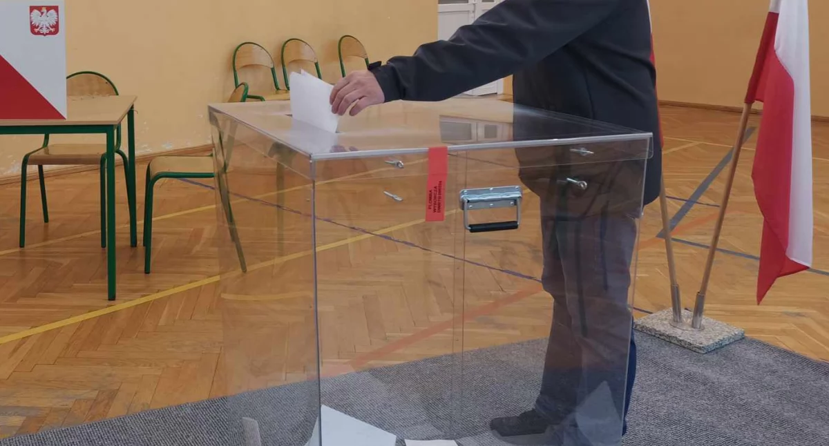 Wybory prezydenckie 2025: II tura coraz bliżej. Nawrocki prowadzi w sondzie czytelników