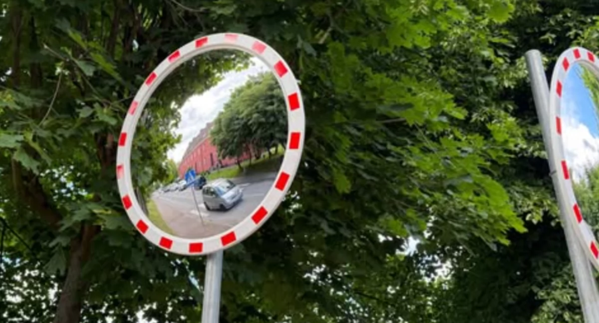 Nowe lustra drogowe poprawią bezpieczeństwo w Brzegu Dolnym