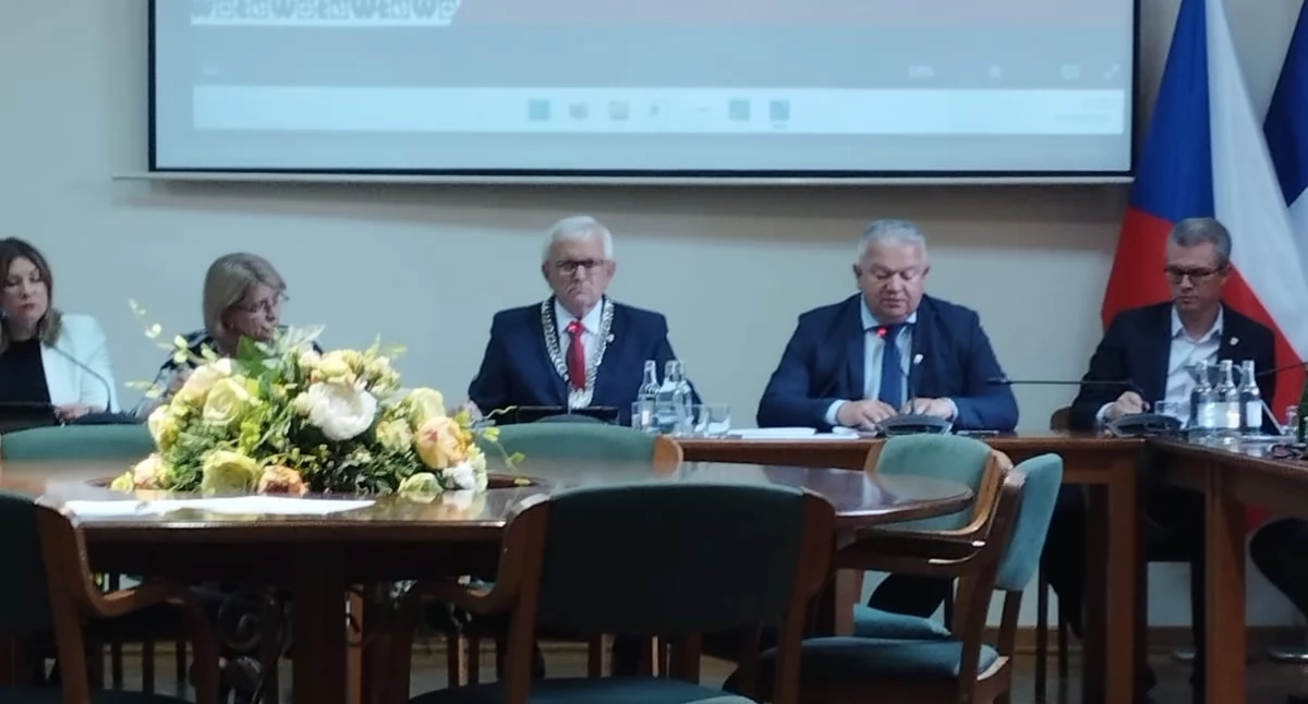 Burmistrz Dariusz Chmura z absolutorium za 2024 rok. Rada Miejska pozytywnie oceniła wykonanie budżetu