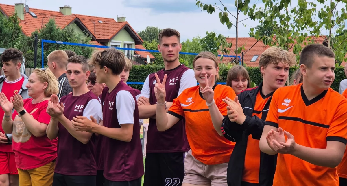 Sportowe emocje i integracja podczas VIII Turnieju Piłki Plażowej w Wołowie