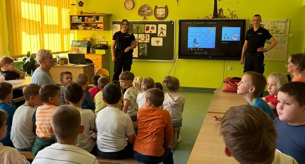 Dolnobrzescy policjanci z wizytą w Szkole Podstawowej w Pogalewie Wielkim
