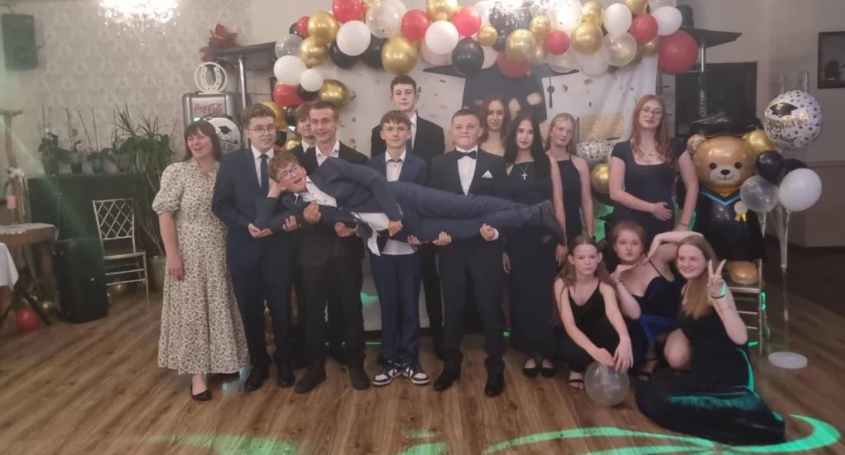 Zakończenie ósmych klas w Szkole Podstawowej w Starym Wołowie 