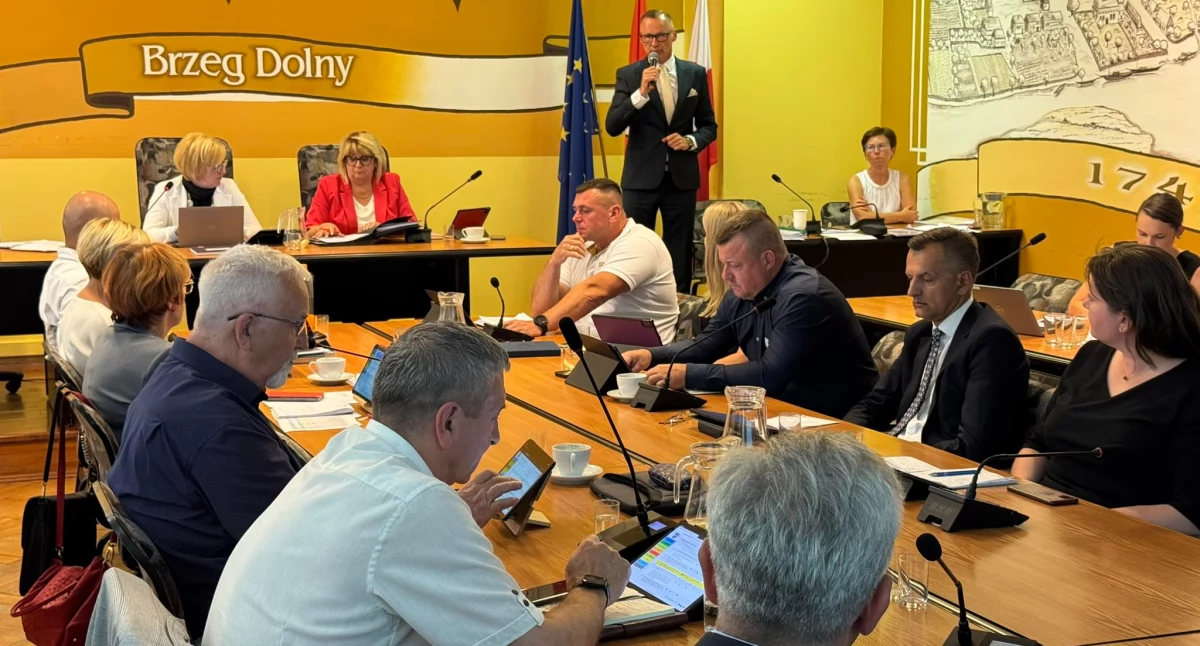 Sesja absolutoryjna w Brzegu Dolnym. Jak głosowali poszczególni radni?