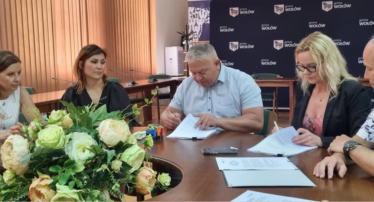 Nowe inwestycje drogowe w Wołowie. Podpisano umowy na przebudowy kilku odcinków