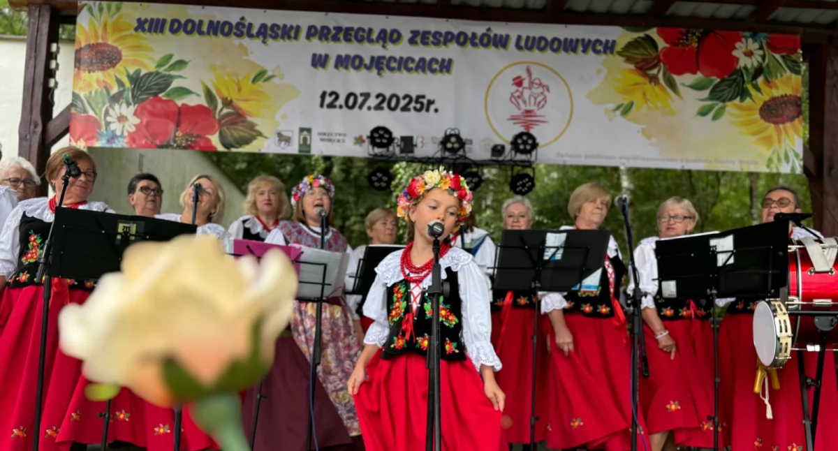 Mojęcice roztańczone i rozśpiewane – XIII Dolnośląski Przegląd Zespołów Ludowych za nami