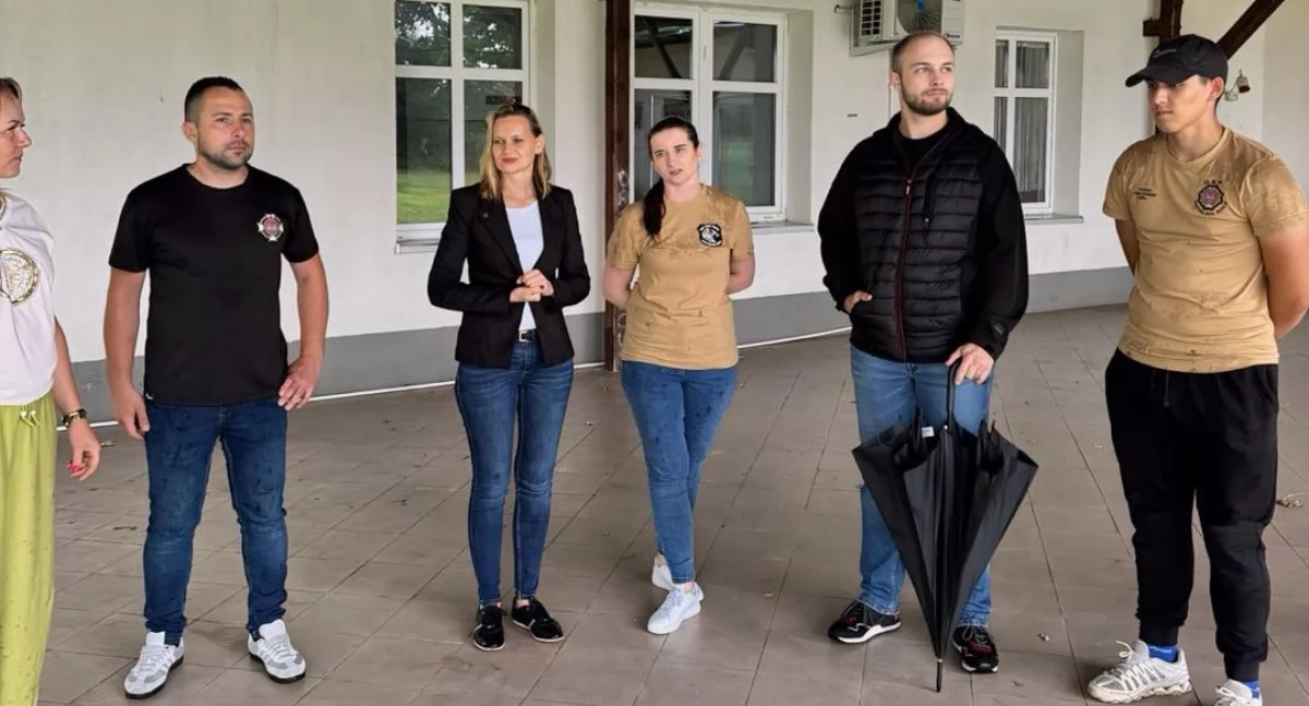 Wizyta Natalii Gołąb w Krzydlinie Małej. Wsparcie dla strażaków i mieszkańców
