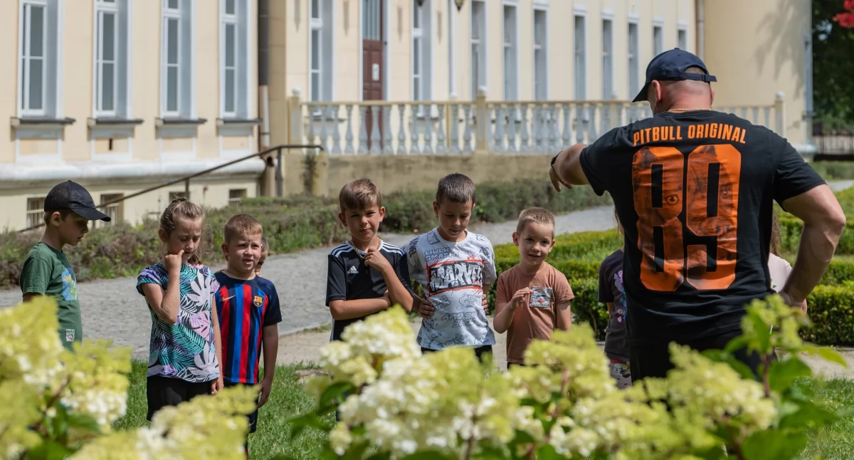 Kolorowe lato w Dolnobrzeskim Ośrodku Kultury – warsztaty pełne pasji i kreatywności!