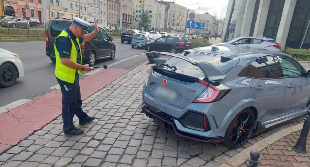 Wrocławscy policjanci sprawdzali hałas samochodów. Czy wszystkie auta przeszły test?