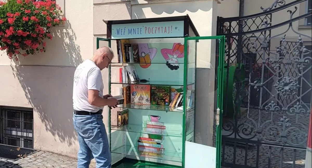 PGK stawia kolejne gablotki do bookcrossingu! 
