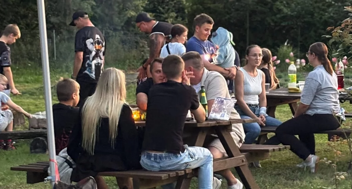 „Noc pod Gwiazdami” w Żerkowie – pełnia księżyca, kino plenerowe i biwak pod chmurką