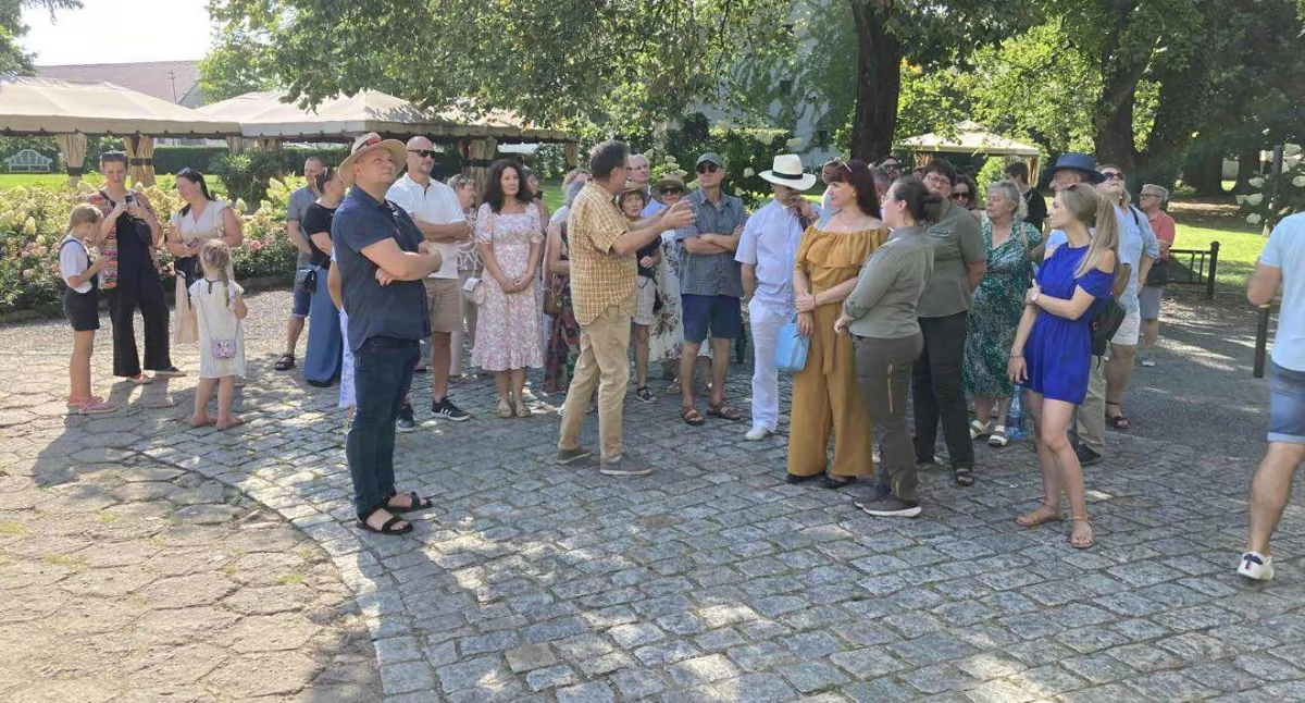Trwa Piknik Kościelny w Mojęcicach – tradycja, muzyka i wspólne świętowanie 15 sierpnia