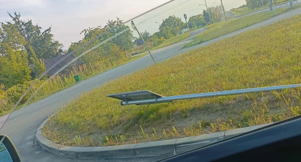Wołów: zdewastowane znaki przy nowej obwodnicy