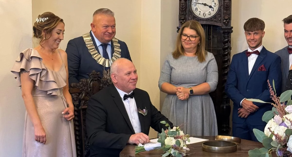 Burmistrz Wołowa udzielił ślubu – wyjątkowa ceremonia z udziałem Dariusza Chmury