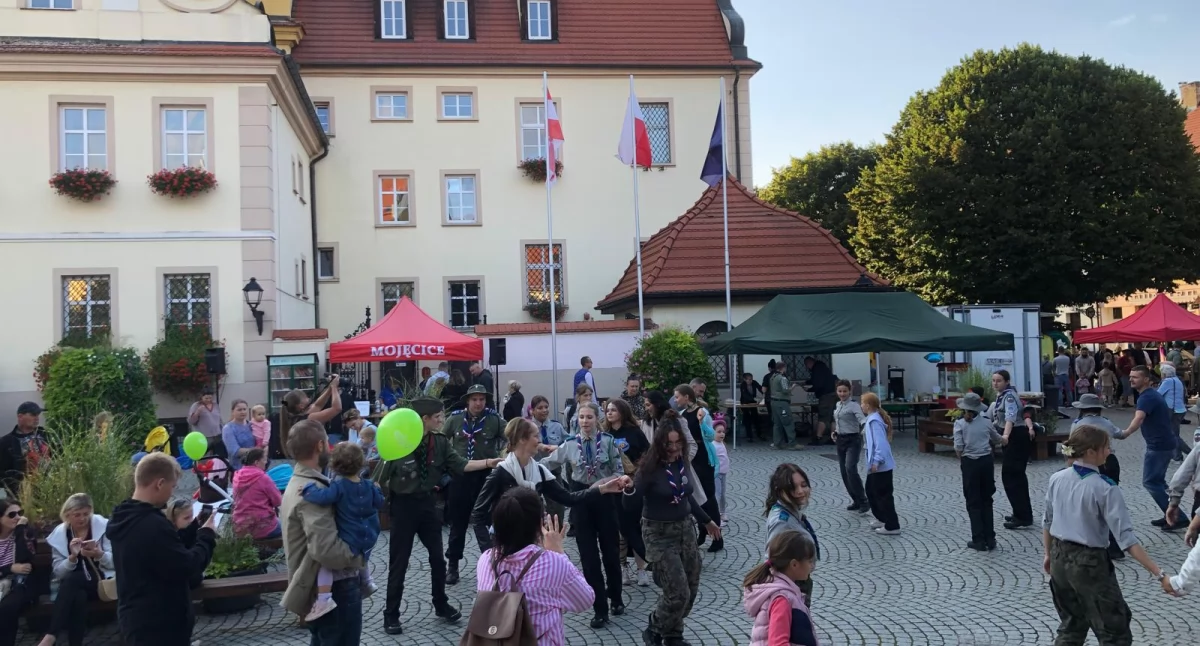 Powiatowe Dni Młodzieży 2025 w Wołowie – zobacz zdjęcia z koncertów i atrakcji