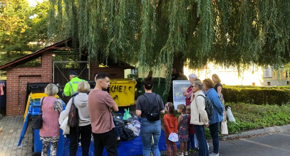 Pokaz segregacji odpadów w Brzegu Dolnym – edukacja w praktyce