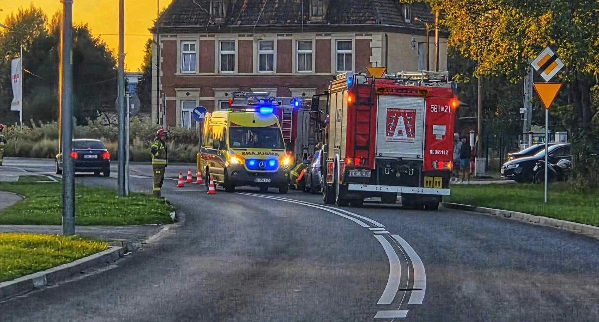 Wypadek z udziałem motocyklisty przy rondzie biszkoptowym w Wołowie
