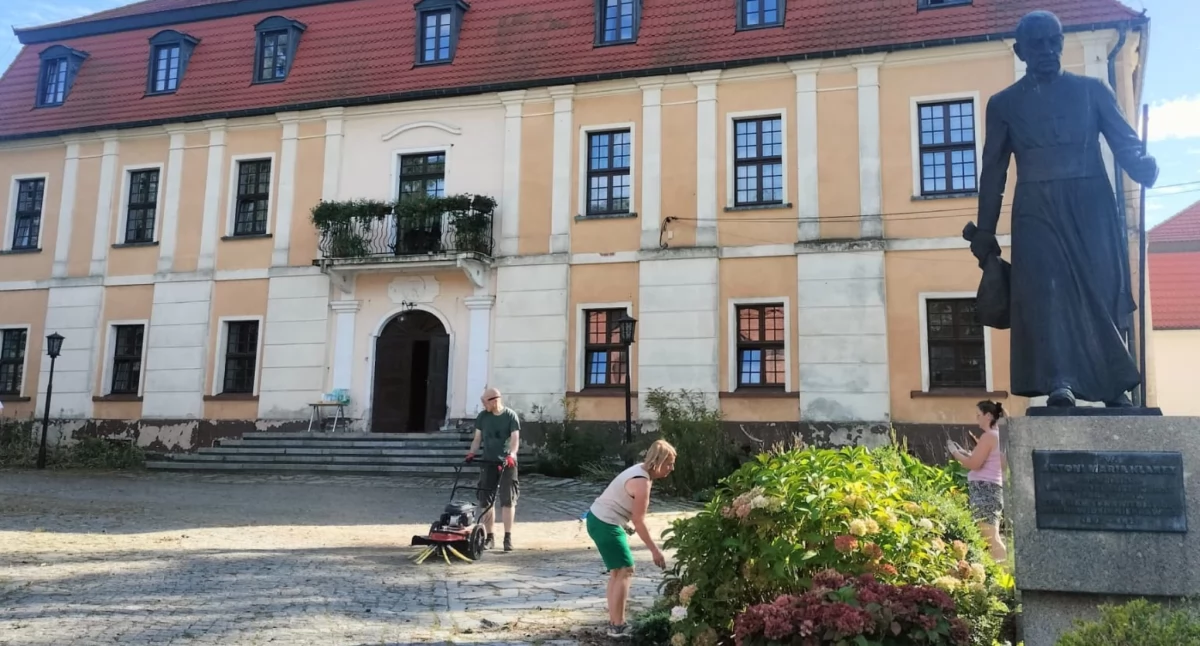 Wspólne sprzątanie w Krzydlinie Małej