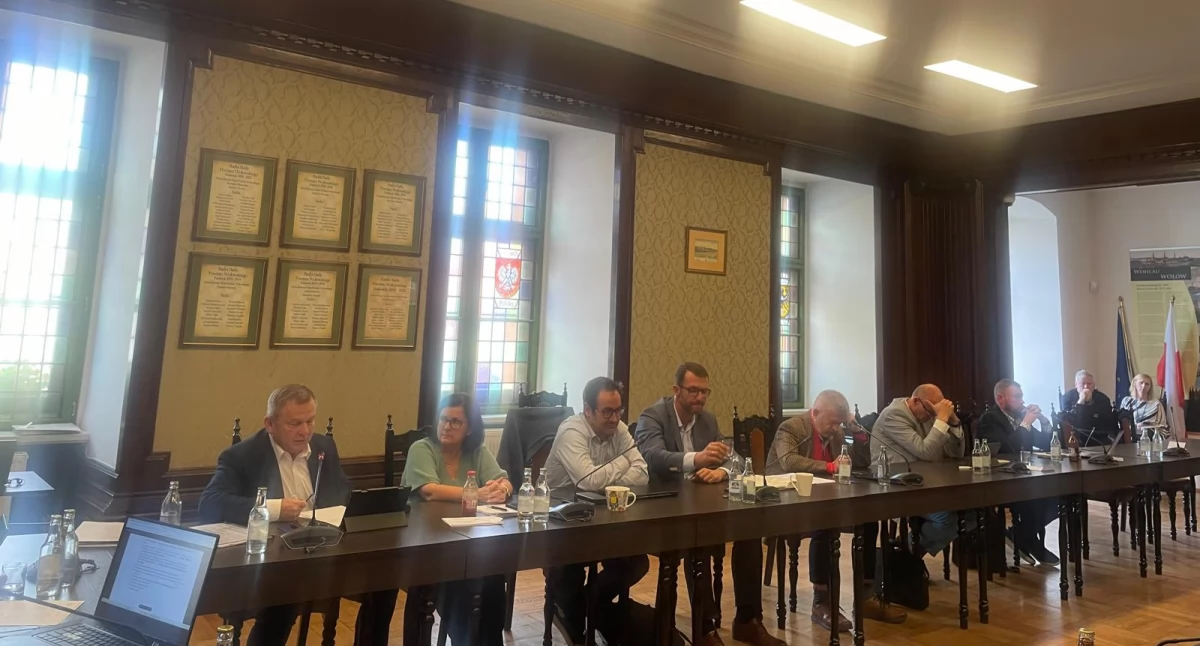 Laboratorium w centrum sporu. Starosta: albo niech te królestwa zostaną, albo coś robimy