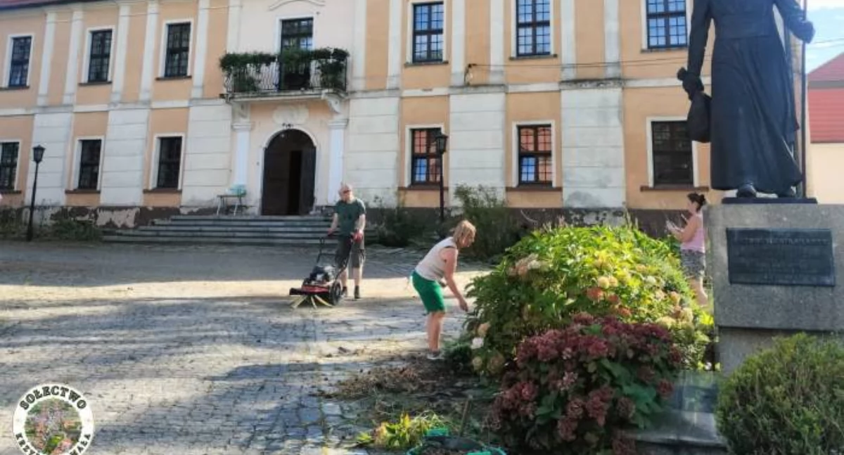 Wspólne sprzątanie w Krzydlinie Małej