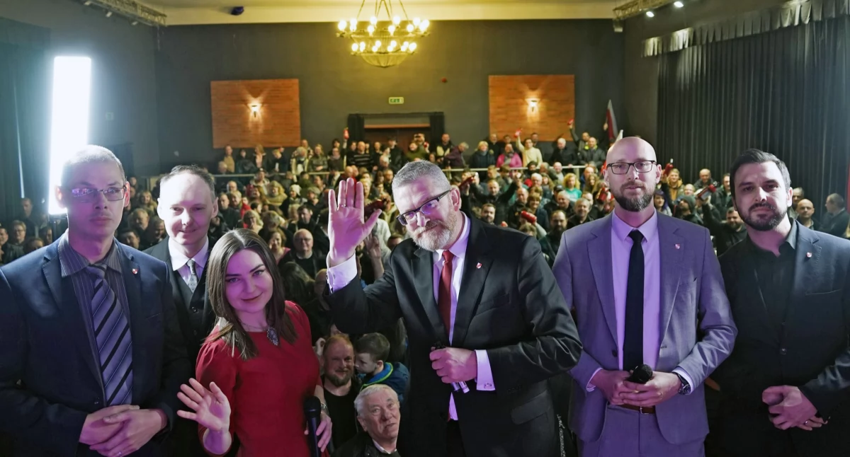 Partia Grzegorza Brauna zyskuje w sondażach. Kontrowersyjny polityk gościł także w Wołowie