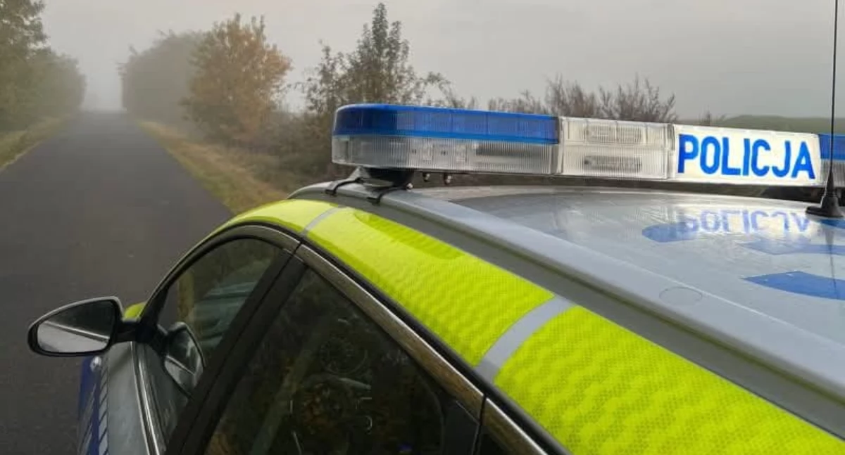 Gęsta mgła i śliska nawierzchnia. Policja ostrzega przed wzrostem liczby wypadków