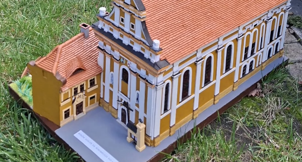 Miniaturowe arcydzieło – model kościoła pw. św. Karola Boromeusza w Wołowie