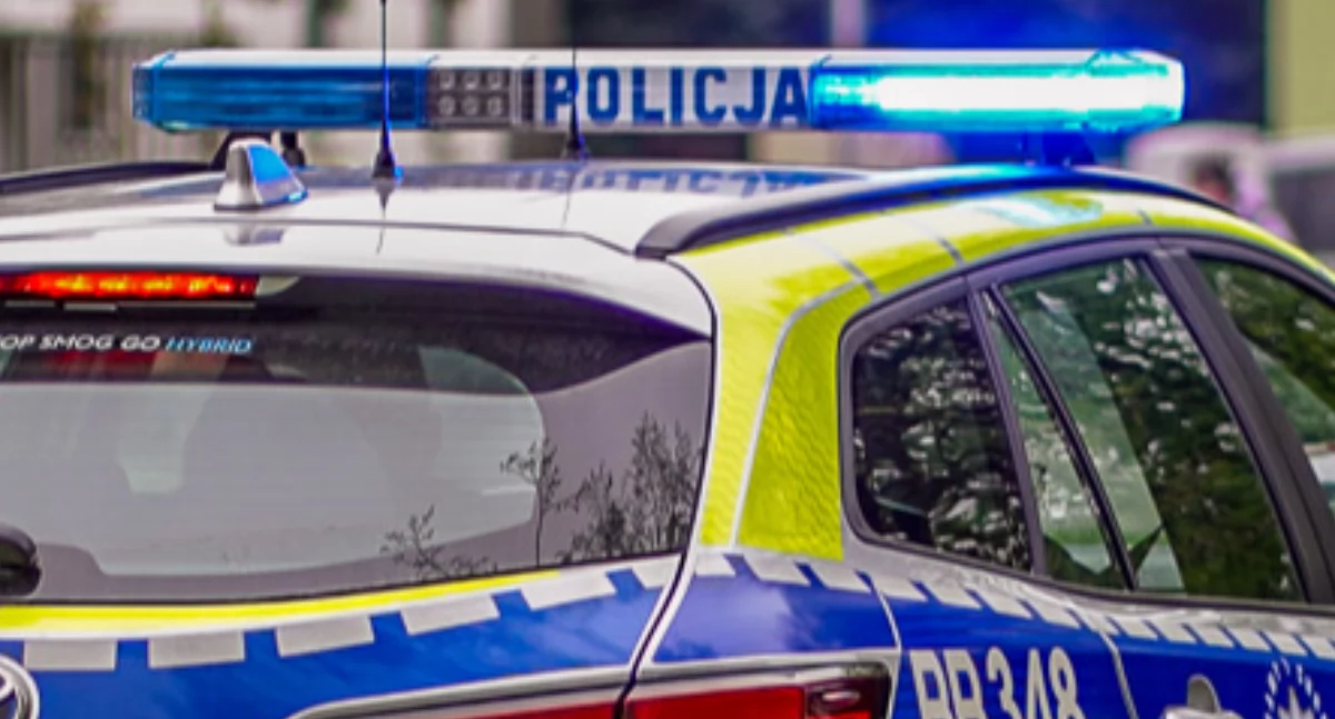 Policyjny pościg zakończył się wypadkiem. Droga jest zablokowana