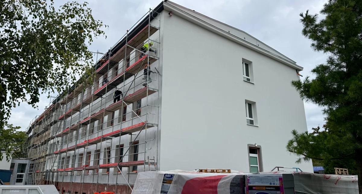 Wielomilionowa metamorfoza szkół w Brzegu Dolnym. Nowe instalacje, ocieplone  budynki...a co z muralem?