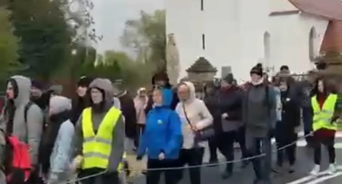 Piesza Pielgrzymka z Brzegu Dolnego do Łososiowic wyruszyła dziś rano