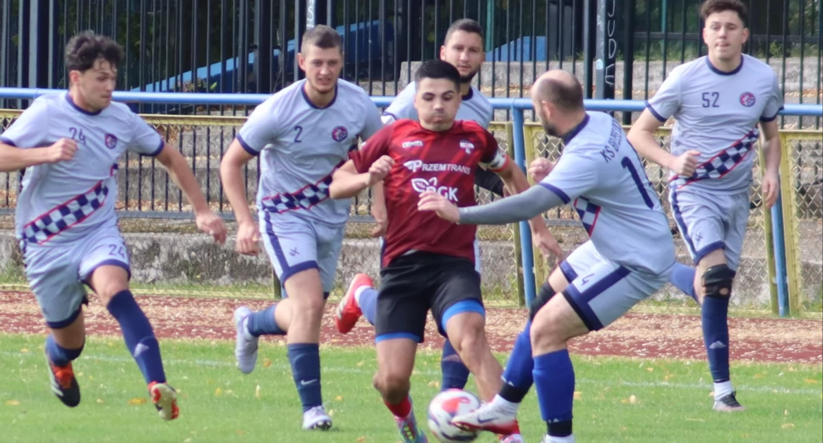Klasa B (Wrocław) - grupa 1. 13 zwycięstw z rzędu. AKS Krzydlina Mała pokazuje klasę