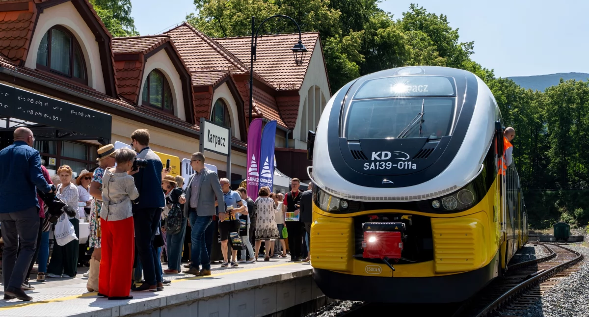 Ponad 140 tysięcy osób dojechało już do Karpacza. Wielki sukces i renesans kolei na Dolnym Śląsku trwa w najlepsze!