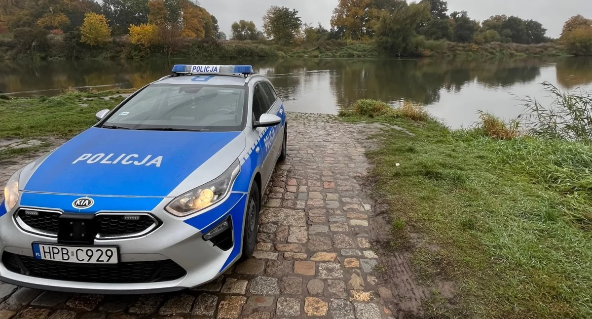 Błyskawiczna akcja policjantów z Brzegu Dolnego uratowała życie kobiety